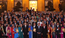 Bác sĩ Thu Hà vinh dự nhận kỷ niệm chương chủ tịch nước trao tặng