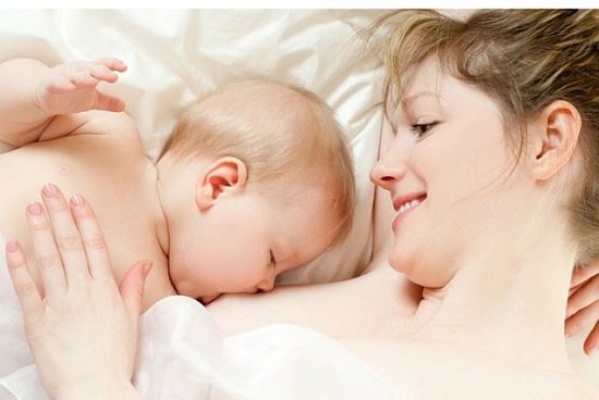 Nâng ngực nội soi có ảnh hưởng đến chức năng nuôi con bằng sữa mẹ không