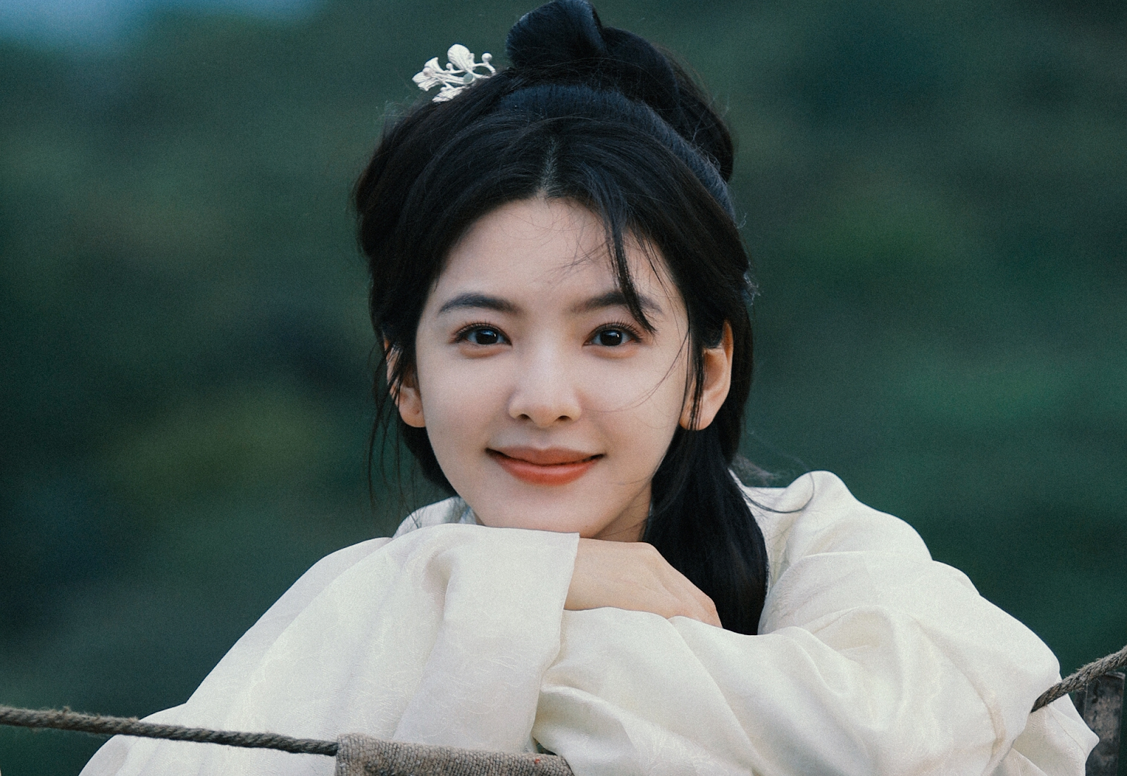 Cách trang điểm mắt to tròn hút hồn