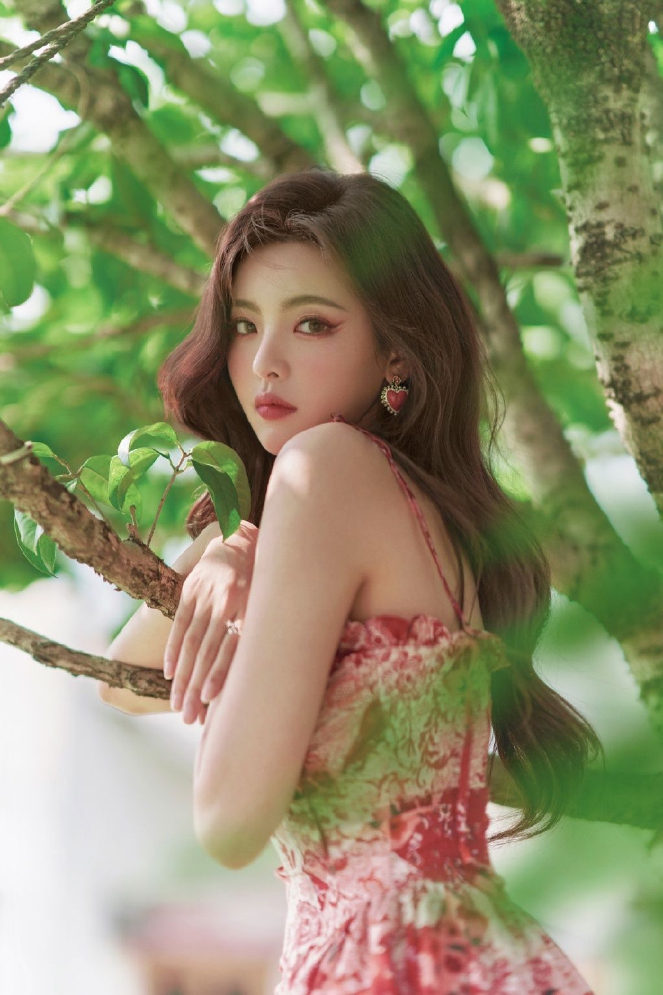 Khuôn mắt mềm mại nữ tính sau cắt mí